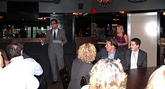Mo Amir Speaks to a group of small business people